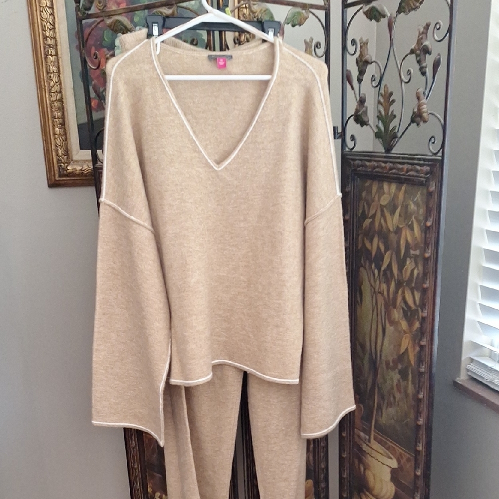 Vince Camuto Beige Knit Sweater Top with Pink Size Tag